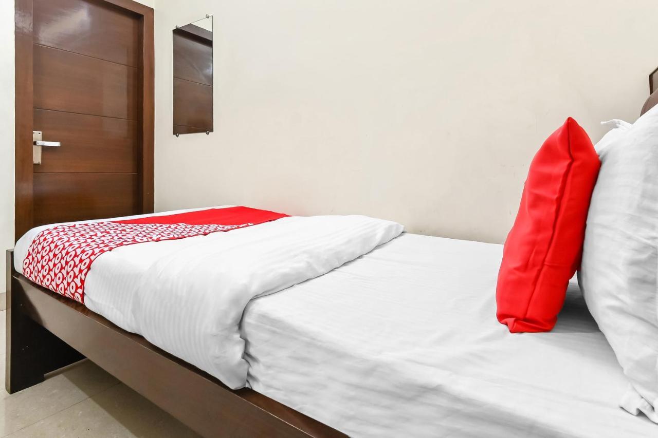 מוראדאבאד Oyo 49672 Hotel Galaxy מראה חיצוני תמונה