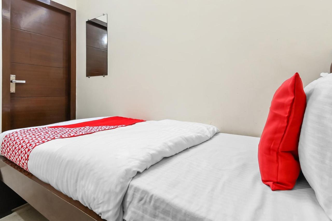 מוראדאבאד Oyo 49672 Hotel Galaxy מראה חיצוני תמונה