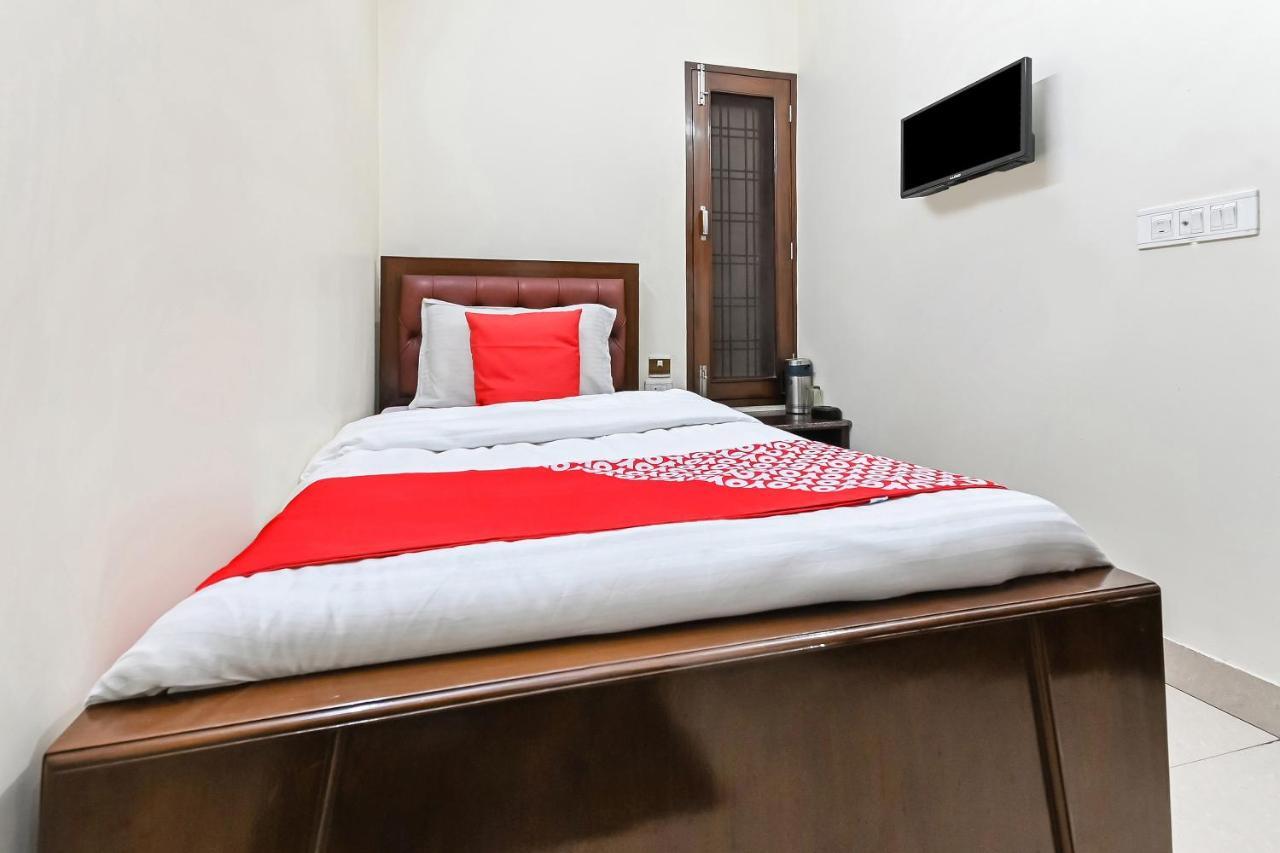 מוראדאבאד Oyo 49672 Hotel Galaxy מראה חיצוני תמונה